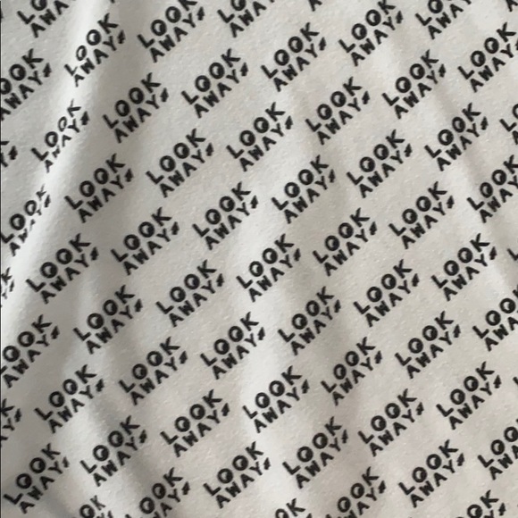 Look away forever 21 T-shirt - Picture 3 of 3